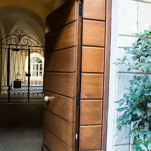 Guest house Lo - The House Of Travelers 